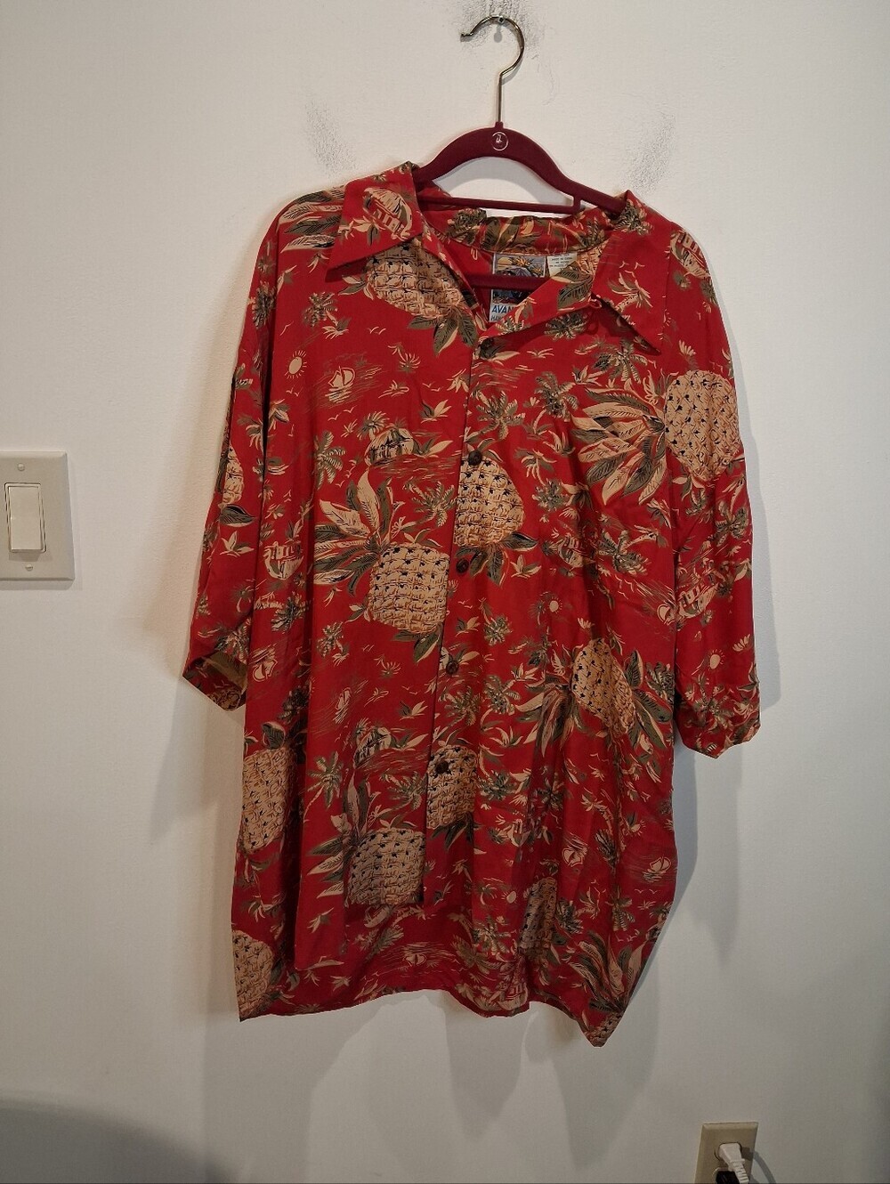 Avanti Mens Size XXL Silk Red Pineapple Hawaiian Shirt